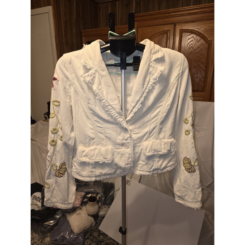 Gadzooks Vintage Jacket. Cream Corduroy Cropped. 21" PTP, 19" Long.